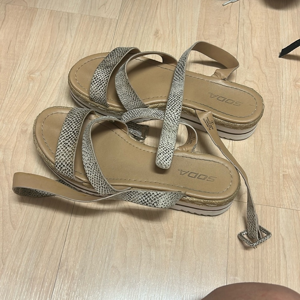 Women’s platform sandals